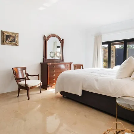 3310 Flores Marbella