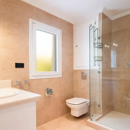 3310 Flores Villa