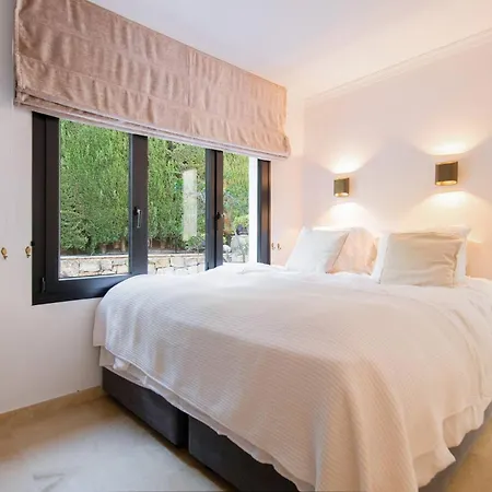 3310 Flores Villa